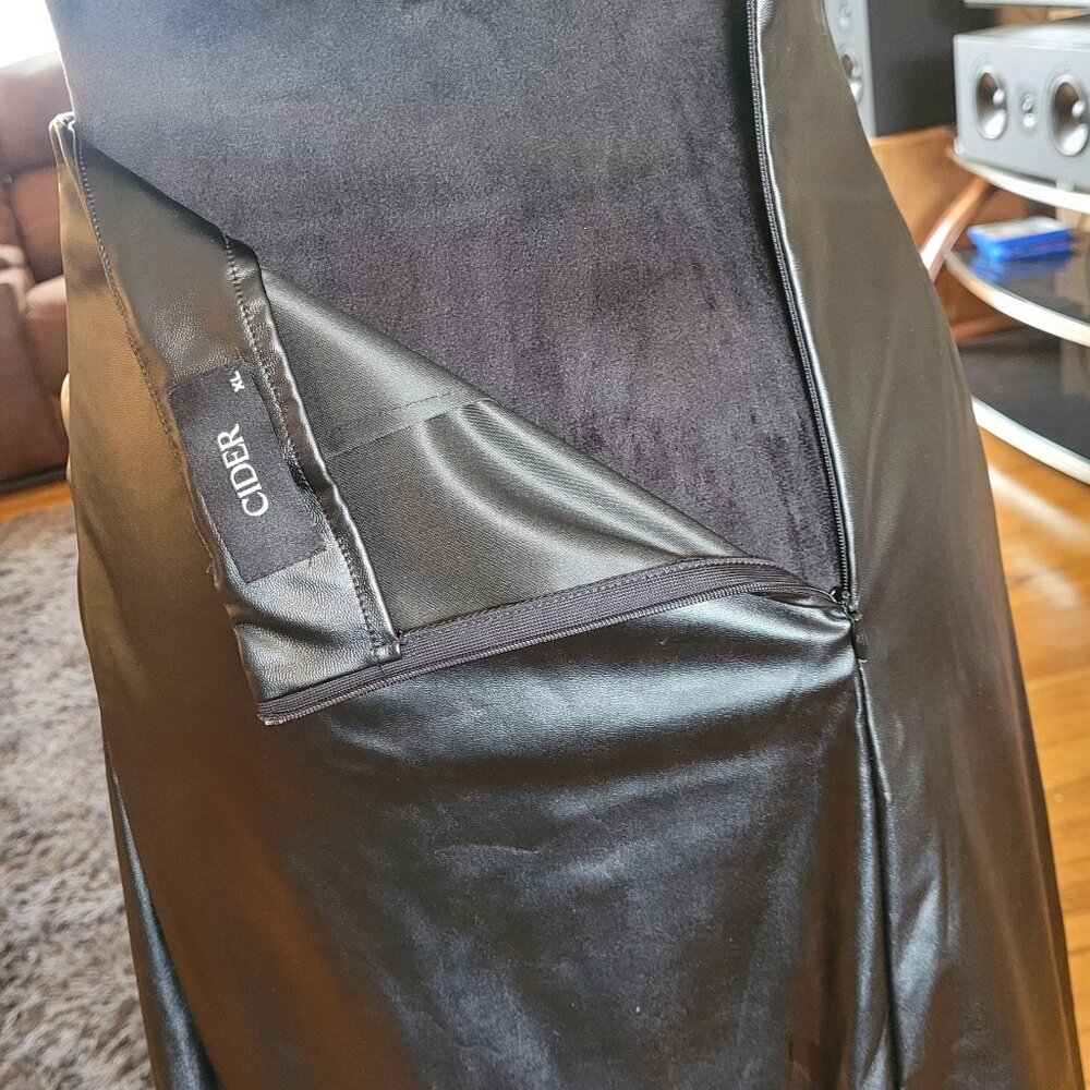 Cider‎ Faux Leather Skirt - Picture 4 of 5